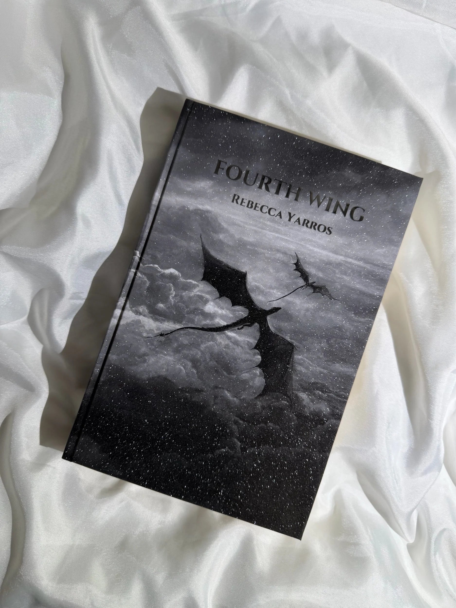 PRE-ORDER:✨ GLITTERY ✨ Fourth Wing by Rebecca Yarros